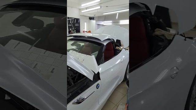 Полная оклейка BMW Z4 в белый перламутр