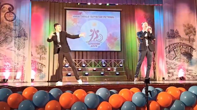 Жестовое пение "Будет светло" Глущенко Роман и Андрей Пухниченко