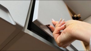 Кухня без ручек - интегрированная ручка в фасаде кухни