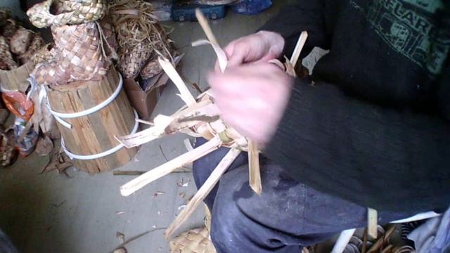 Лапти из рогоза начало плетения по шагам №3 смотреть онлайн