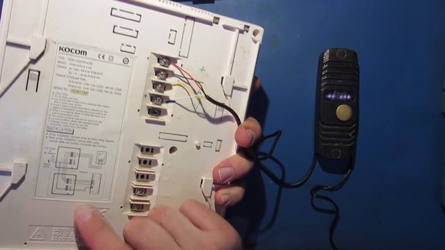 Ремонт видеодомофона KOCOM KVM-524. Отсутствует вызывной сигнал. А так же немного теории... смотреть онлайн