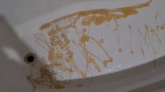 КАК ОТМЫТЬ ВАННУ БЫСТРО и без УСИЛИЙ. Как почистить ванну до БЕЛОСНЕЖНОГО состояния. смотреть онлайн