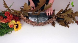 Композиция из цветов в корзине. Уроки флористики.