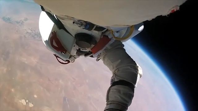 The fall of an astronaut from space ! Падение космонавта с космоса , хвала и честь рулевому ! смотреть онлайн
