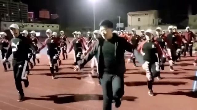 РАЗМИНКА НА БОЛЬШОЙ ПЕРЕМЕНЕ! смотреть онлайн