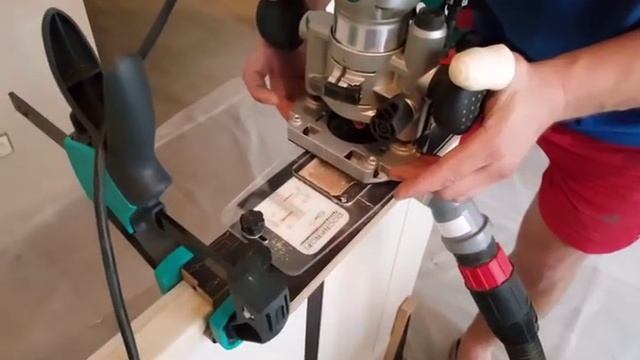 Как выдержать зазор между коробом и полотном с петельной стороны. смотреть онлайн