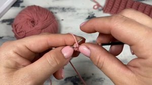 ИДЕАЛЬНЫЙ УЗОР ДЛЯ ШАПОК И КАРДИГАНОВ. ПОВОРОТНОЕ И КРУГОВОЕ ВЯЗАНИЕ.