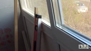 Очень простой и быстрый способ (100%) отделки балкона - клей-пеной.