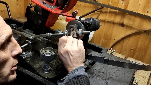 ТОЧУ ленточные ПИЛЫ на заточном станке Астрон - Как учился точить на пробах и ошибках? смотреть онлайн