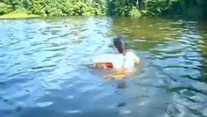 Весёлое купание на речке