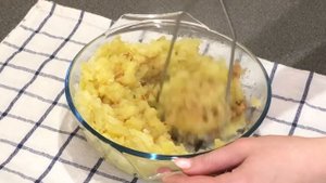 Пирожки с картошкой и сосиской