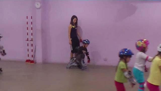 Тимофей в школе роллеров Roller Pride смотреть онлайн