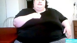 News Anchor cracks up over 1000 lb Donna Simpson