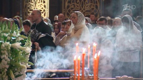 Православные верующие отмечают Великую субботу