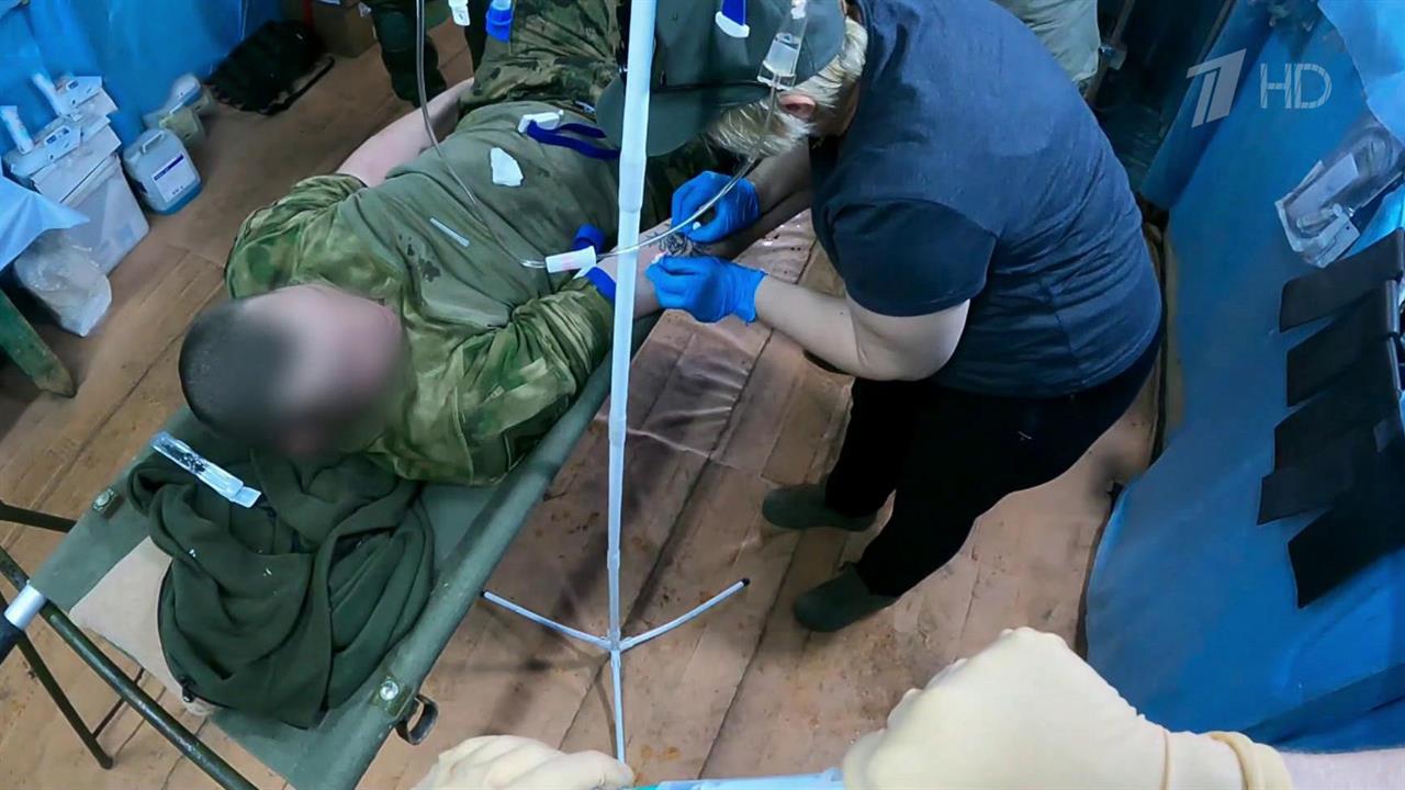 Блиндаж вместо операционной, а тишину разрывает грохот снарядов: репортаж о работе военных хирургов