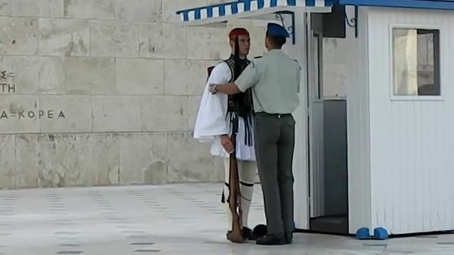 Афины.Синтагма. Парламент.Смена караула гвардейцев.Фрагмент церемонии