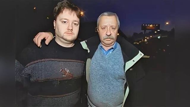 Отказался от папиной фамилии. Как живет сын Леонида Якубовича, которому уже 49 лет смотреть онлайн