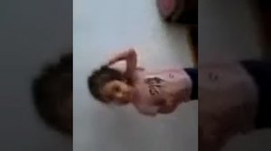 Маленькая девочка танцует под Lodoss!!!