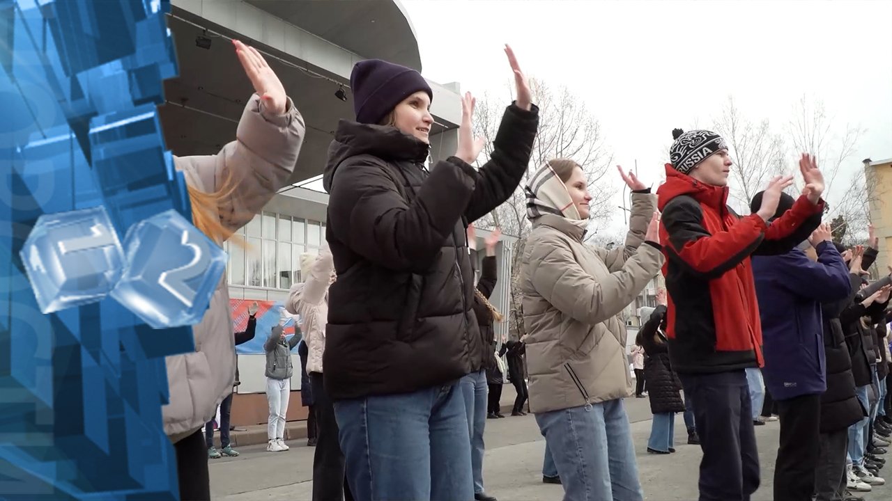 В центре города прошел флэш-моб в поддержку учителей