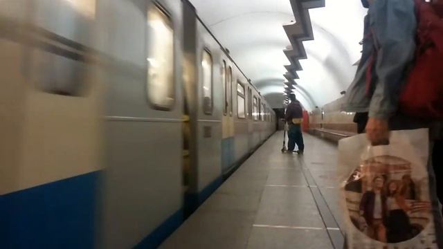 81-760/761 Ока На станции Площадь Ильича смотреть онлайн