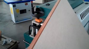 Кромкооблицовочный станок проходного типа Bekker MAX 330