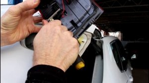 Причина по которой не работают габариты в задних фонарях  BMW X3 xDrive 20d  F25  2011  года