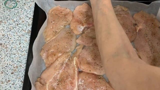 КУРИНОЕ филе с ГРИБАМИ | Помидорами| под СЫРНОЙ шубкой. Это Очень Вкусный Рецепт Курочки