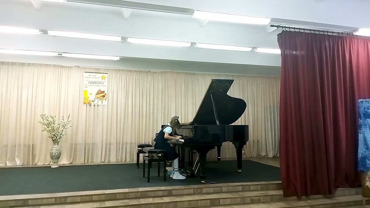 Выступление на школьном конкурсе пианистов "Аллегро"