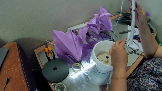 Лилия из изолона . Светильник часть 2 . Бесплатный МК / lamp Lily / Diy смотреть онлайн