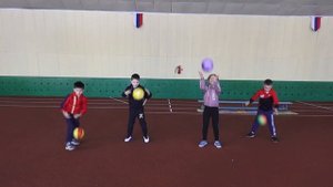 Игра с мячом "Просто - хлопок" с усложнением "колодец"