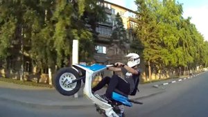 Стант на мопеде
