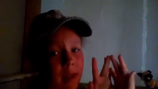 Как сделать лягушку из рук?