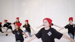 Jingle Bells Christmas Dance with Easy Dance Moves ? Christmas Dance Crew