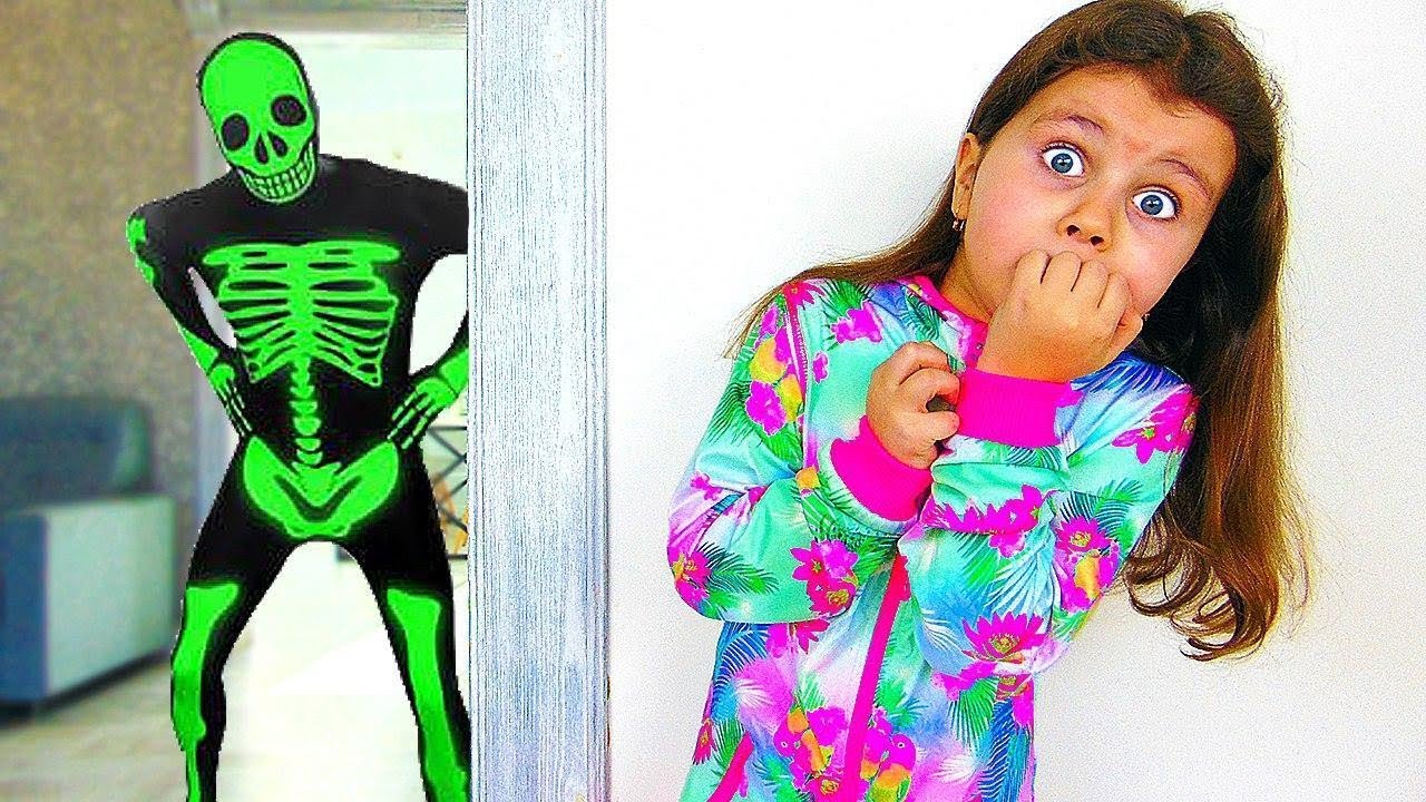 Милана и папа - история на ночь со скелетом смотреть онлайн