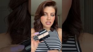 Легендарная рассыпчатая пудра Prisme Libre Givenchy имеет четыре оттенка для создания сияющей кожи.