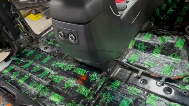 Mitsubishi Pajero IV обзор заводской шумозащиты и один из вариантов обесшумливания салона Комфортма смотреть онлайн