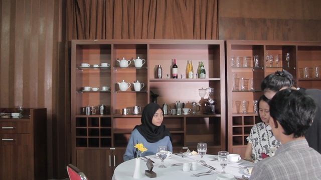 RUSSIAN/SILVER/PLATTER SERVICE смотреть онлайн