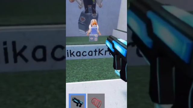 друзья кто знает поч у меня залагала кофта пж подскажите:( #2023#roblox