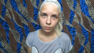 Осветляю корни в домашних условиях. Окрашиваю волосы в белый цвет. Выпали волосы.