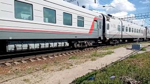 ЭП1М-555 с поездом №180 Санкт-Петербург Евпатория + Псков Евпатория