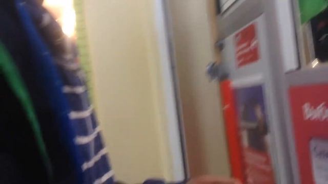 Скинули телефон с одиннадцатого этажа | Пошли сдавать в ремонт | Пацан ЗАПЛАКАЛ! смотреть онлайн