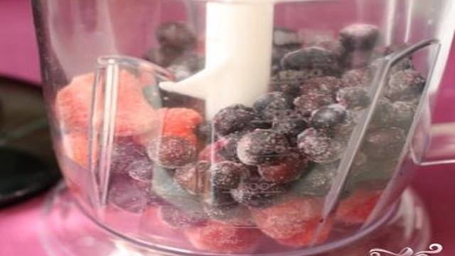 Кокосовый коктейль с ягодами