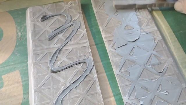 образец полочки из плитки.