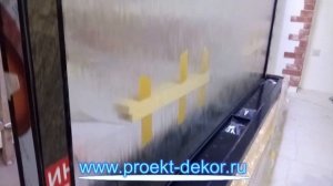 Искусственный водопад по стеклу