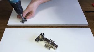 Разметка и установка петли с помощью мебельного шаблона RIFF