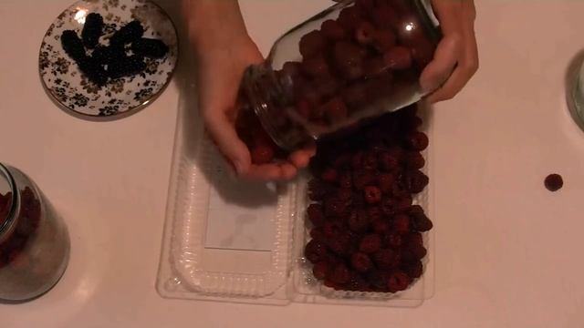 Как_правильно_заморозить_ягоды._(Малина,ежевика,клубника,шелковица).mp4 смотреть онлайн