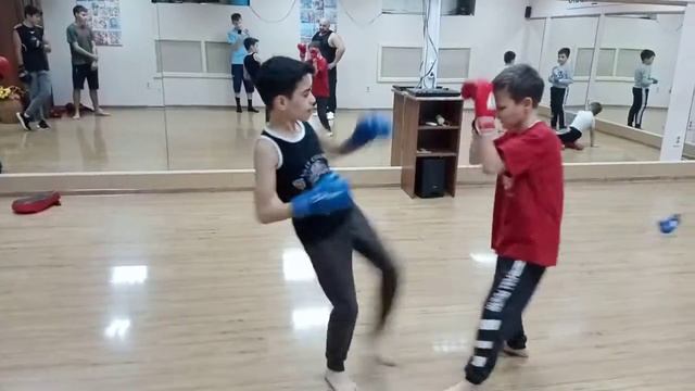 как в бою пробить хайкик с передней ноги смотреть онлайн