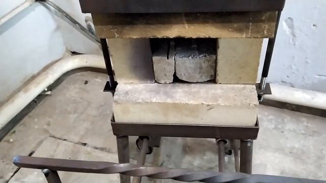 Обзор оборудования новой кузнечно-слесарной мастерской на 12кв. метрах (тиски, наковальня, горн) смотреть онлайн