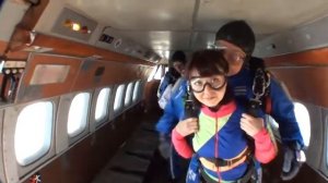 Алёна прыгает с высоты 4 км