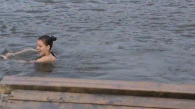 Поехали с детьми купаться на пляж и немного поискал в воде! видео №81 #пляжныйпоиск #поисксATmax